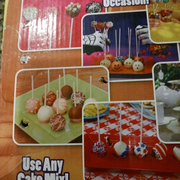 CakePop Maker (Makes 18) - Picture 7 of 8